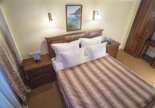 Номер полулюкс с 1 двуспальной кроватью