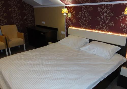 Номер полулюкс с 1 двуспальной кроватью