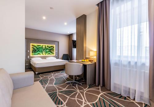 Номер полулюкс с 1 двуспальной кроватью