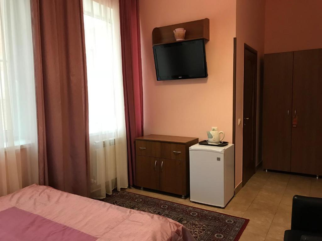 Номер стандарт с 1 двуспальной кроватью 2