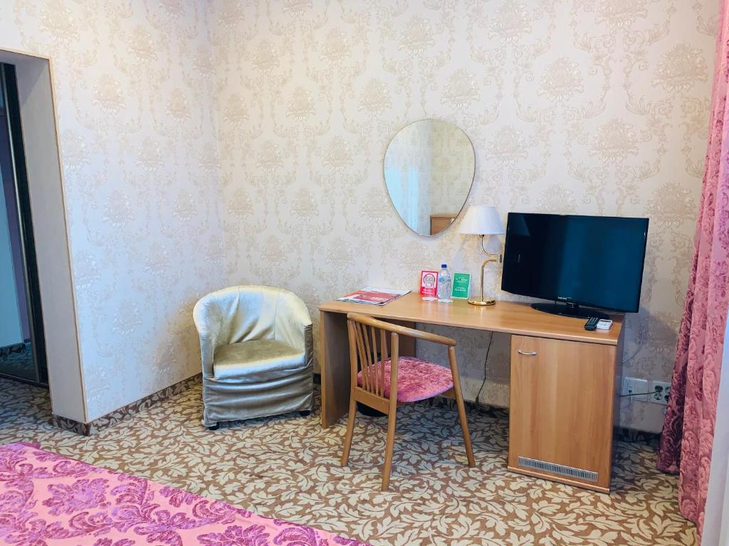 Номер стандарт с 1 двуспальной кроватью 3