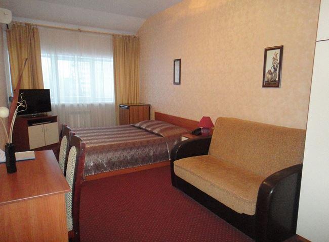 Номер стандарт с 1 двуспальной кроватью 3
