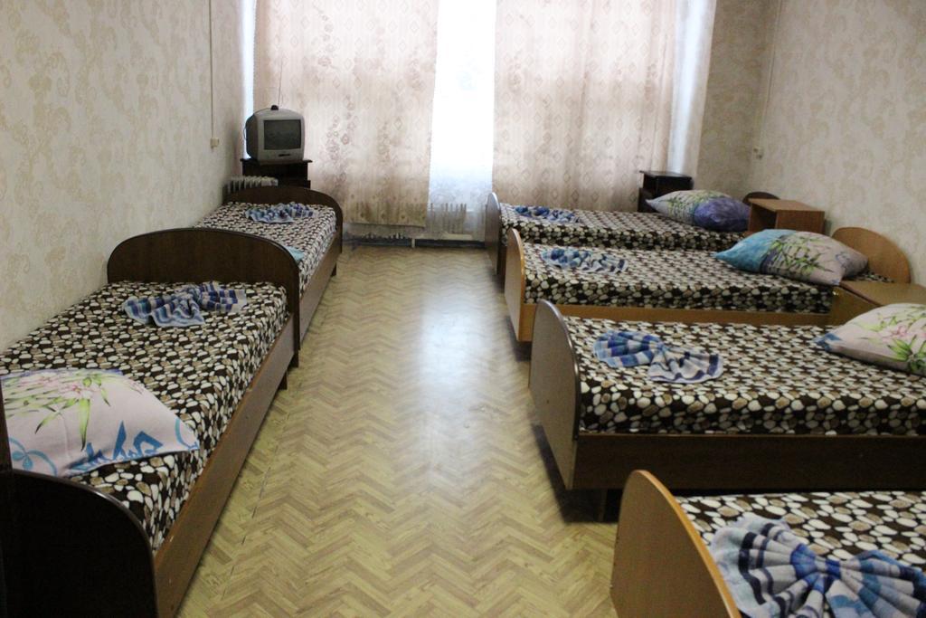 Кровать в общем 6-местном номер (удобства на этаже) 4