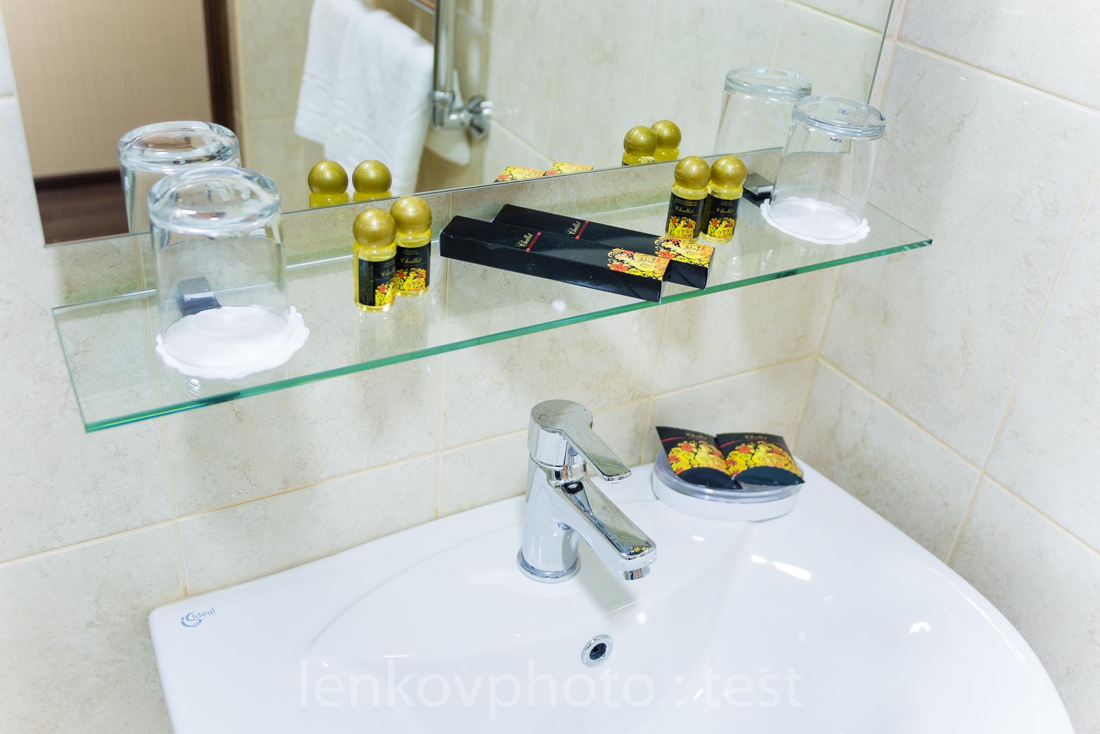 Номер эконом с 1 двуспальной кроватью 3
