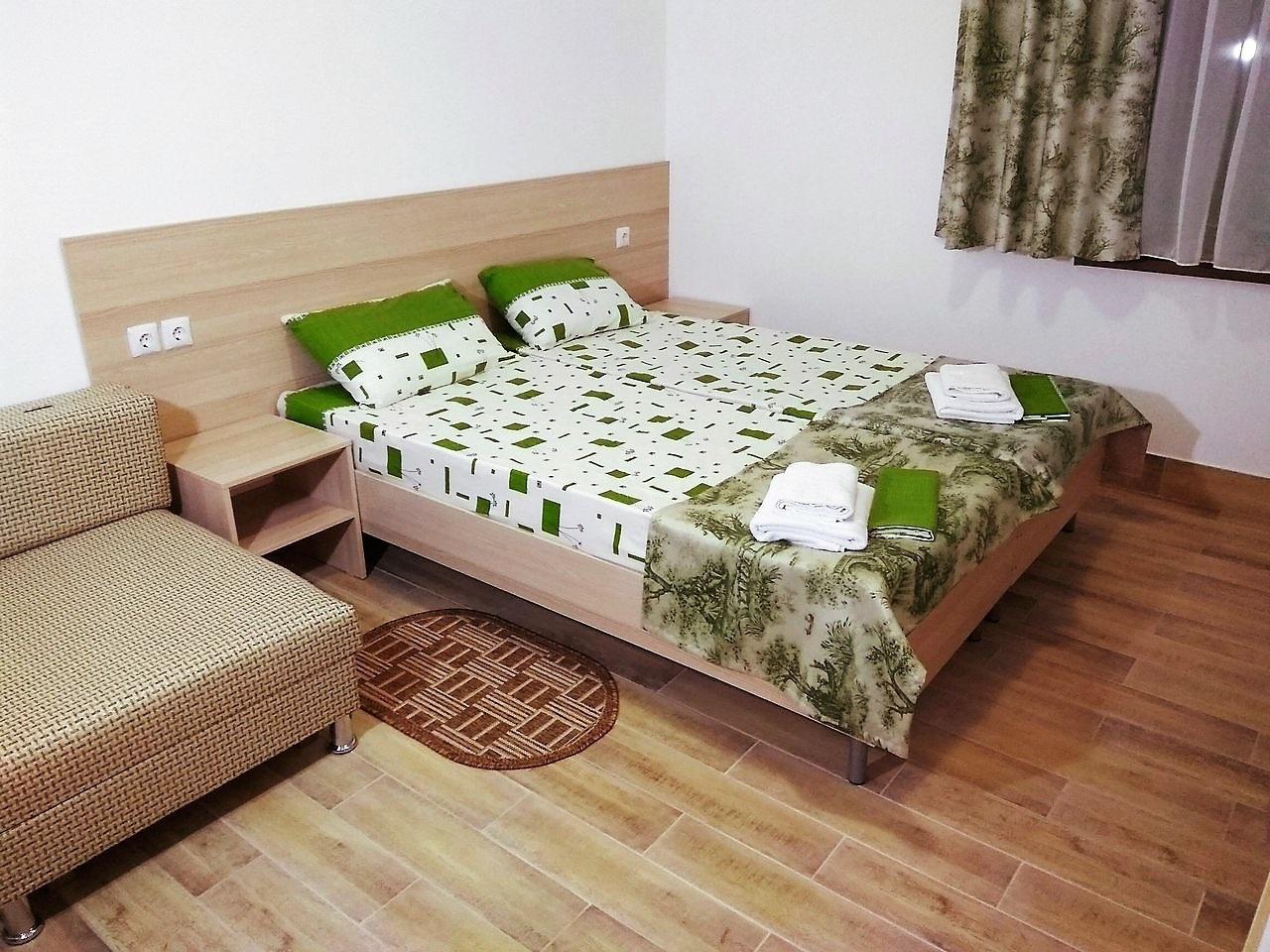 Номер стандарт с 1 двуспальной кроватью 2