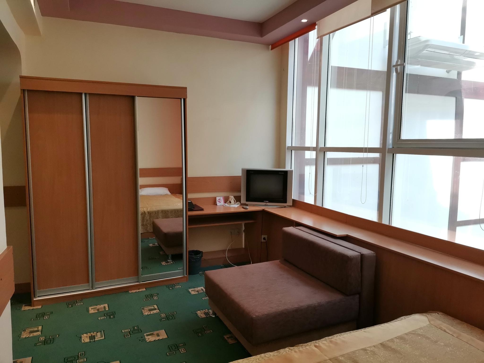 Номер стандарт с 1 двуспальной кроватью 3