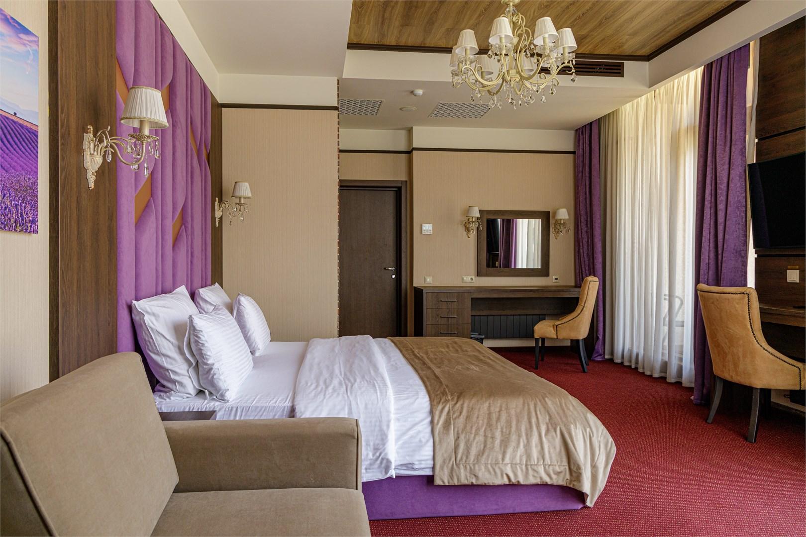 Business Executive Suite 2