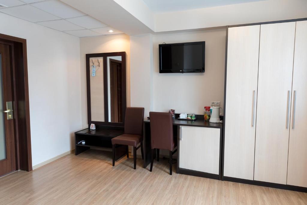 Номер комфорт с 2 односпальными кроватями 3