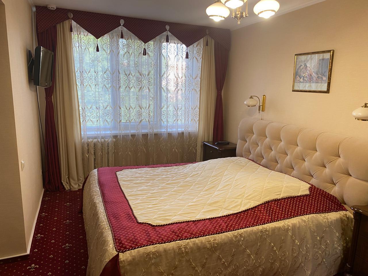 Номер люкс с 1 двуспальной кроватью
