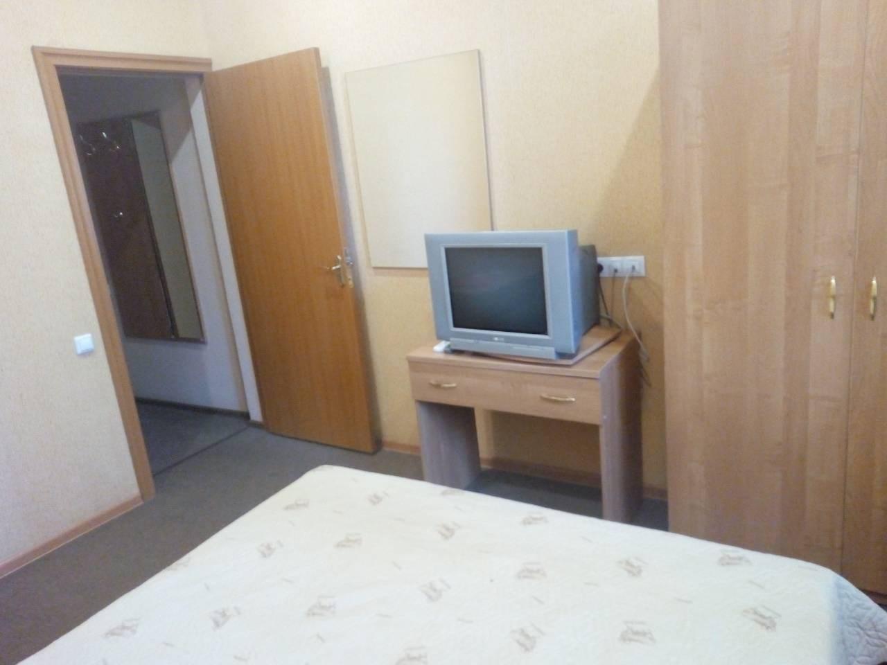 Номер стандарт с 1 двуспальной кроватью 3