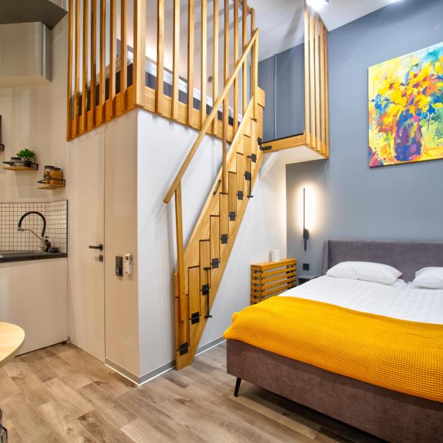 Kristoff Apartments (Kristoff Apartments)