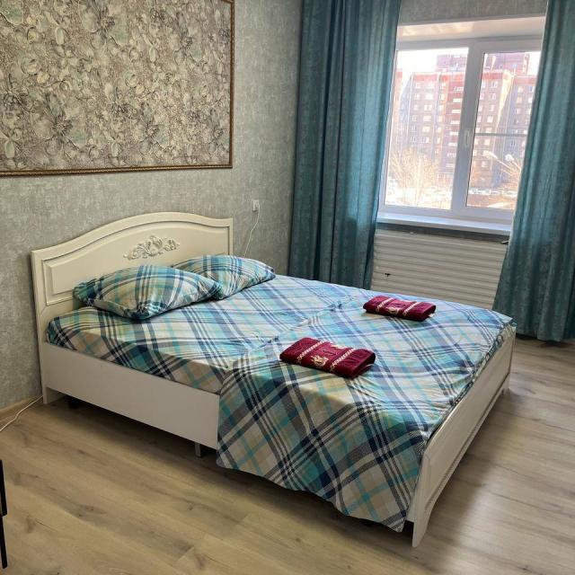 Tryohkomnatnye apartamenty na ulice 50-letiya Magnitki 51