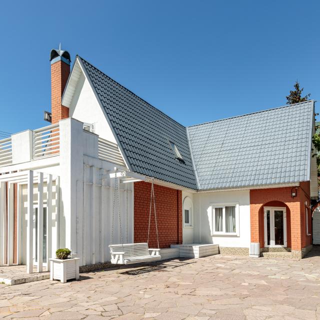A house on the shore of the lake in New Moscow