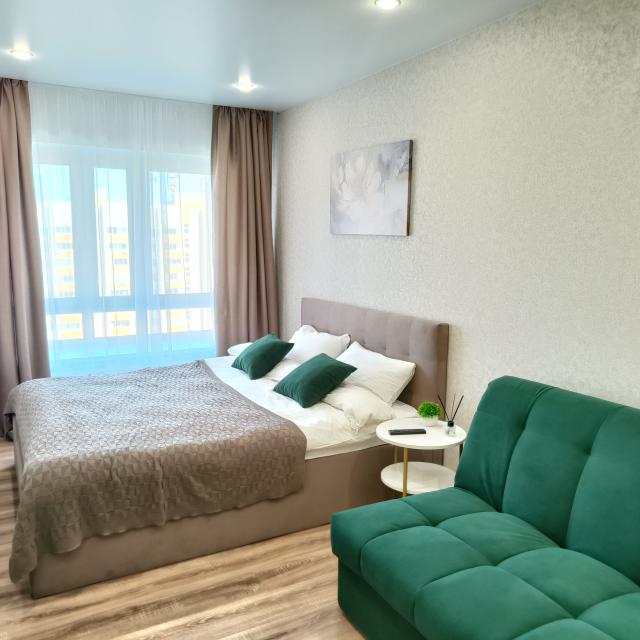 Six-bed apartment near the metro, park, shopping center