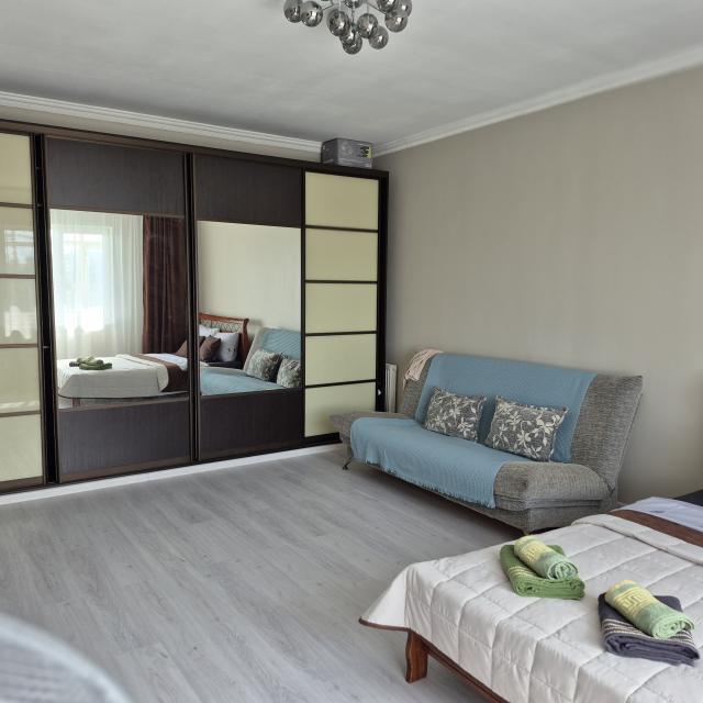 Apartment on Khromova street 84