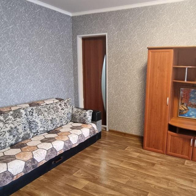 Three-room apartment on Krasnoyarsk worker Avenue 86