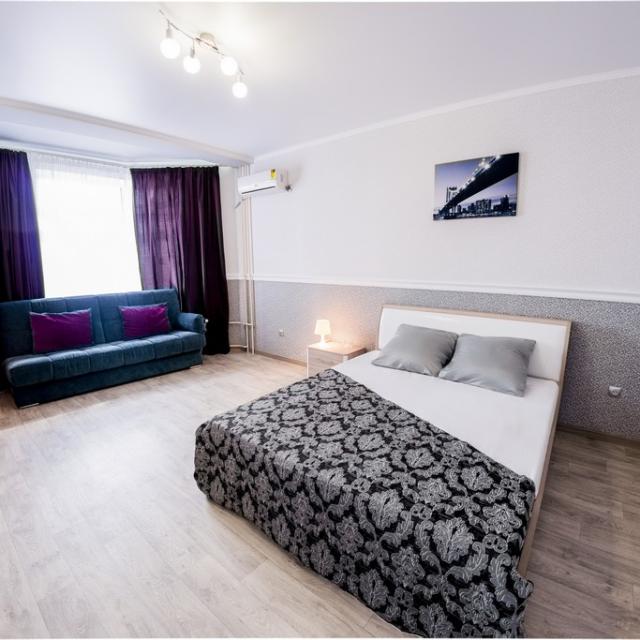 Apartment from the Home Hotel company at 51/1 Chkalova Street