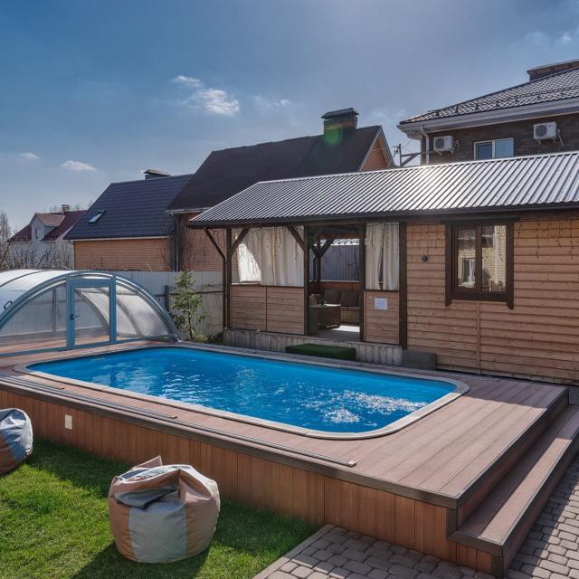 Crimson River Club Cottage with a warm pool and sauna
