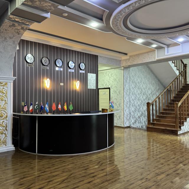 Shosh Avenue Hotel