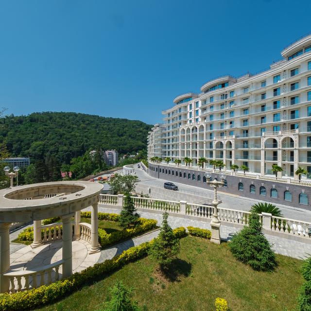 Apartments of M2 Groups