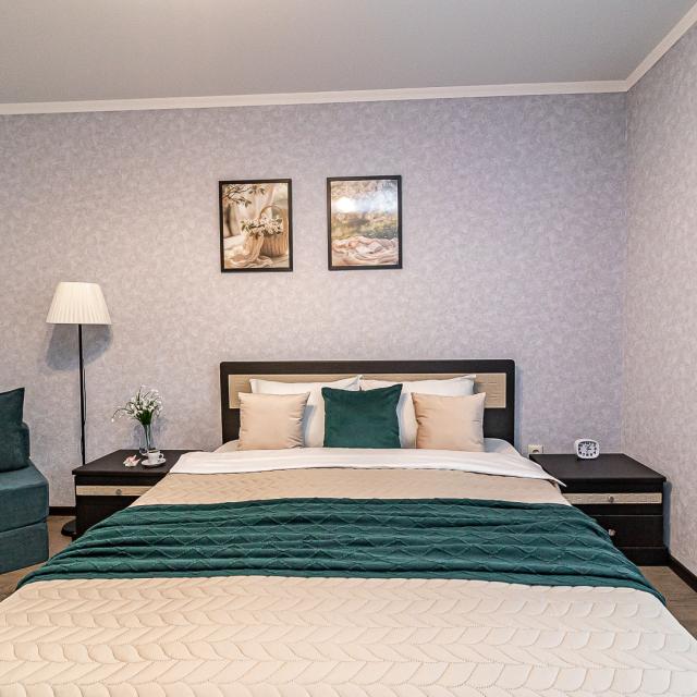 Spacious one-bedroom apartment with a large bathroom