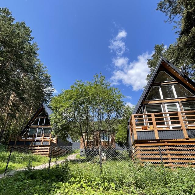 Gostevye doma A-frame (A-frame)