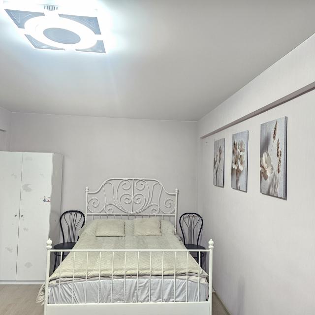 One-bedroom apartment near the floodplain.
