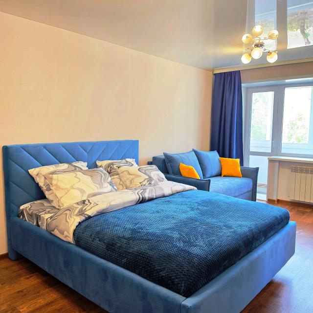 Apartment with a balcony in Kirovsky district