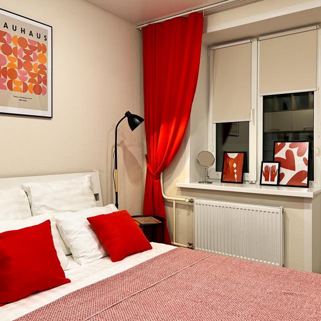 At 33 Feygin Street (102)