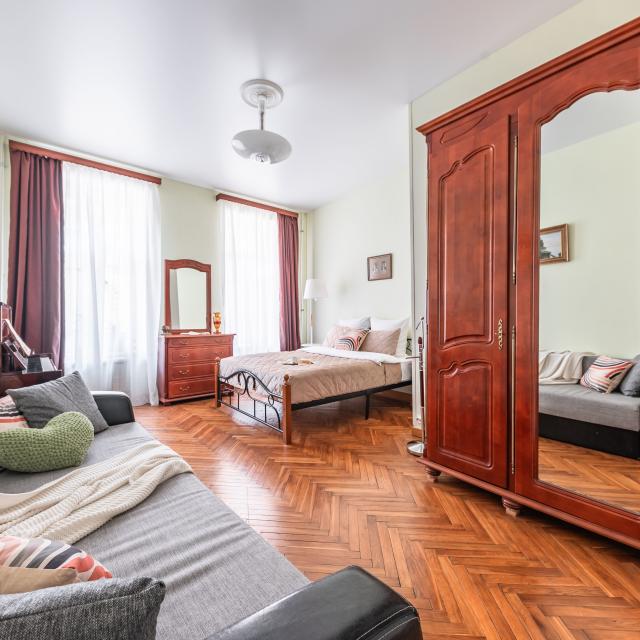 Apartments on Grivtsova lane 13/11
