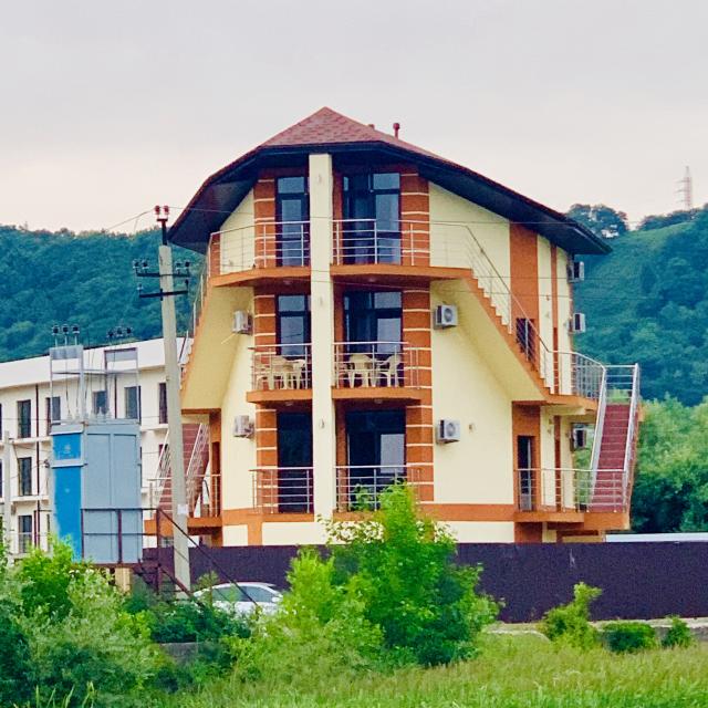 Summer House (Саммер Хаус)
