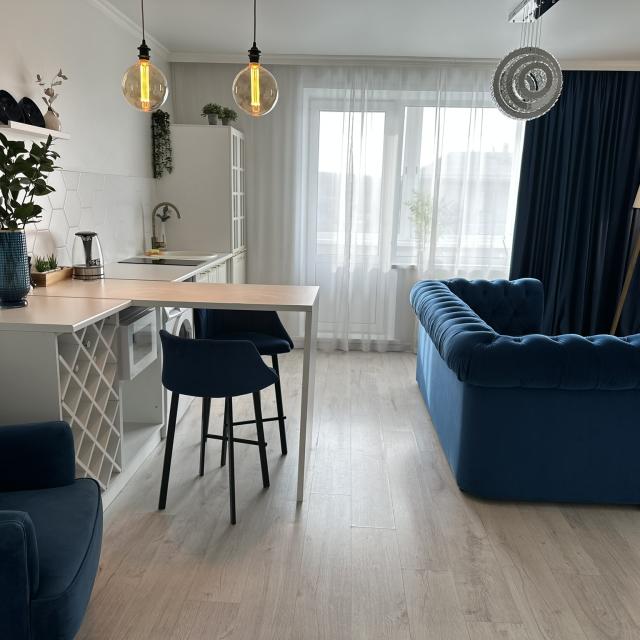 One-bedroom apartment with designer renovation