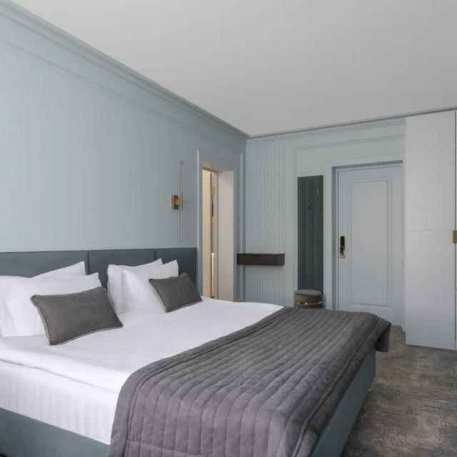 Hit hotel