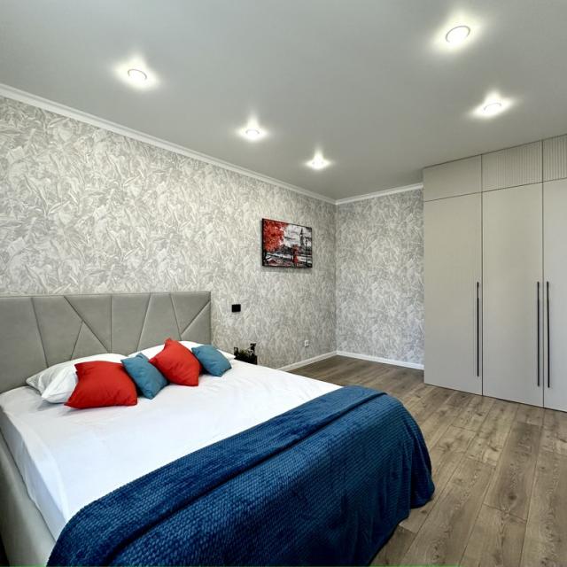 Apartment from the company Home Hotel on Avtomobilistov, 15