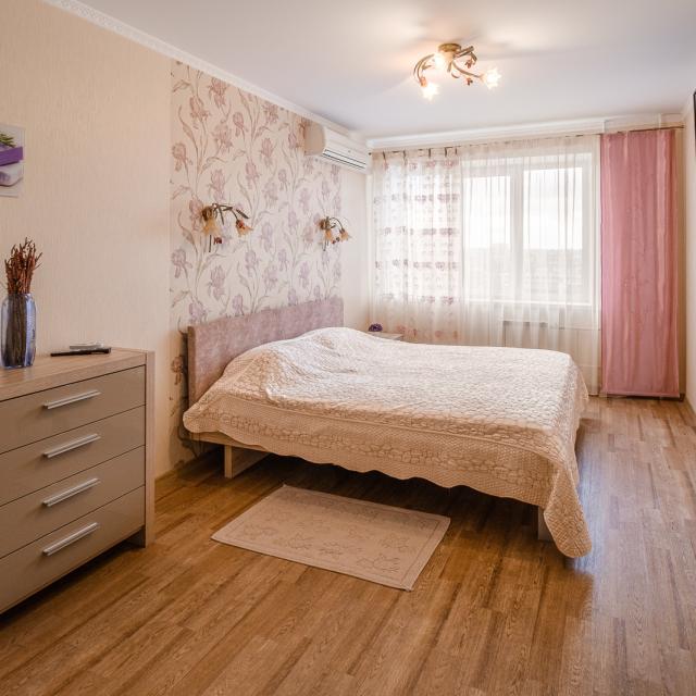 Apartments on 38 Topolinaya Street