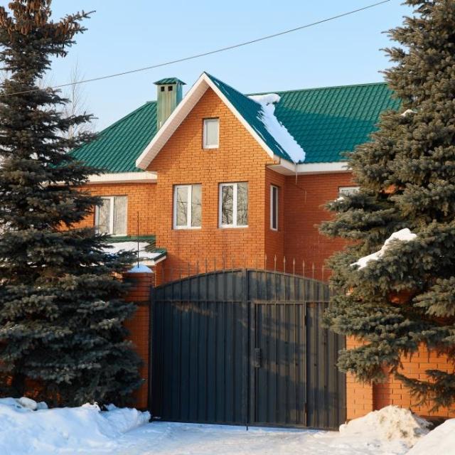 Red house by Castro (Red house by Castro)