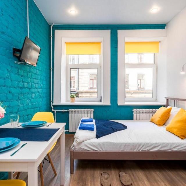 The apartment is located on Moskovsky Prospekt 18