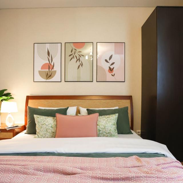 Five stars on Lenina 48