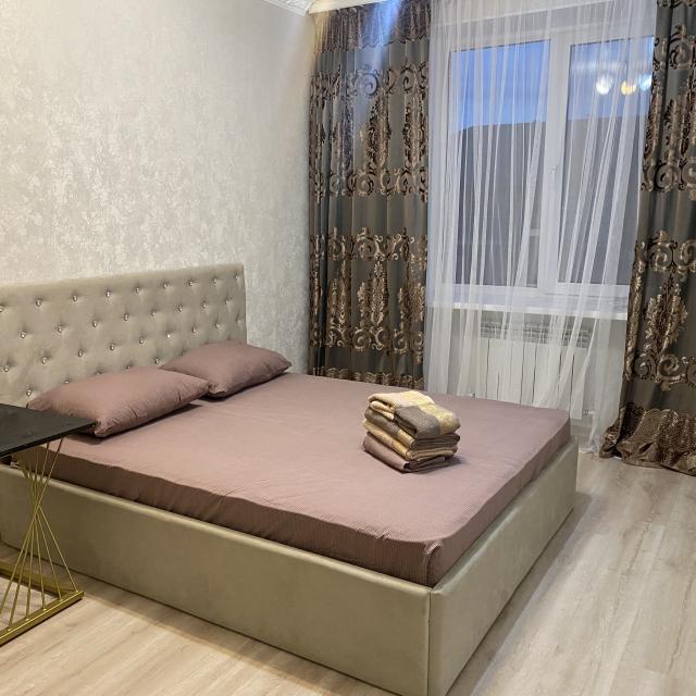 apartment 2 minutes from the airport in a courtyard with a closed area