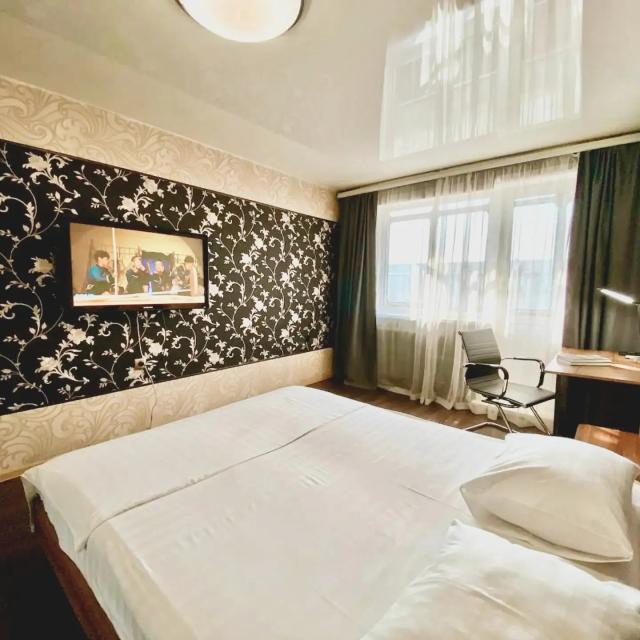 7 Oktyabrsky Ave. / studio 31sq.m. / up to 2 people