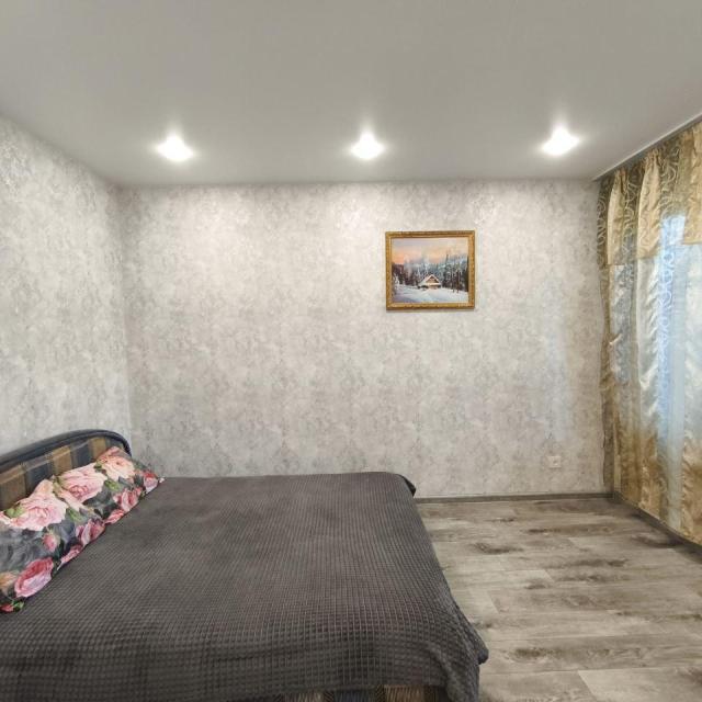 Three-room apartment on Krasnoyarsk worker street 122