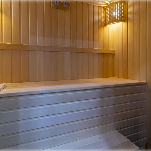 Apartment with steam room on Labor Square