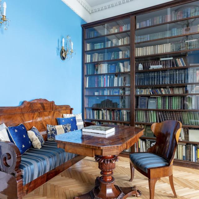 St. Petersburg Rents Apartments on the Moika River embankment 1/8