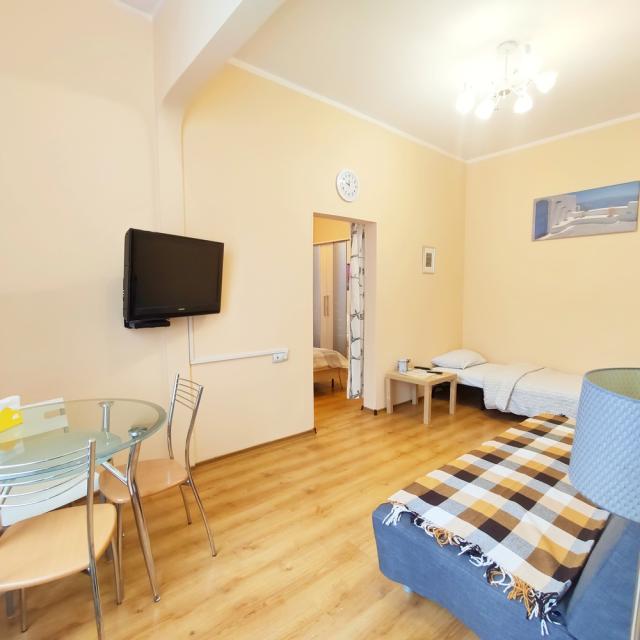 Tverskaya Street (Тверская Стрит) на переуке Камергерский