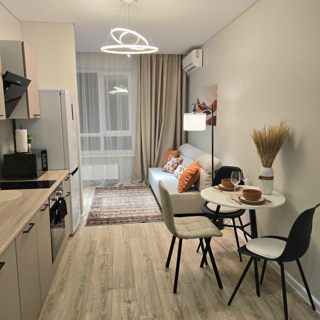 Bright studio next to the M4 highway