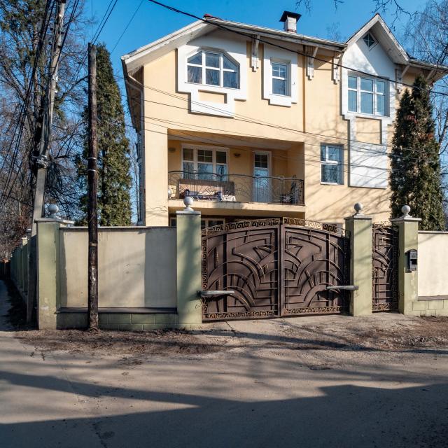 Cottage on 4th Yaroslavsky lane 8