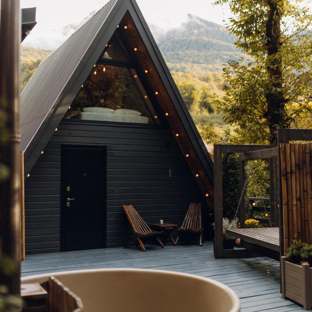 Hut & Bathhouse