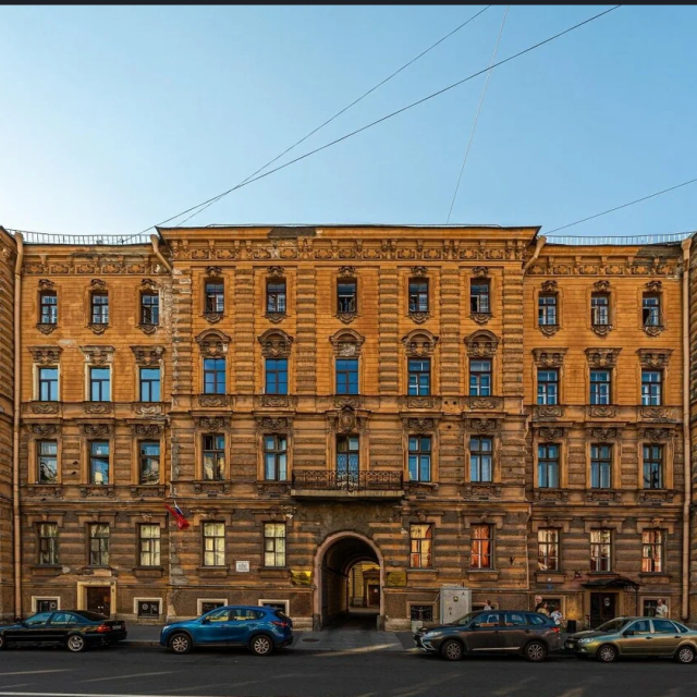 300 метров от Эрмитажа