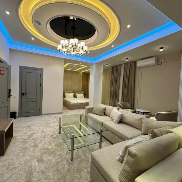 Mehmon Saroy Grand