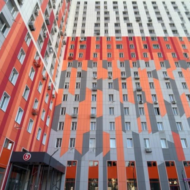 Full House on 85 Zapadnaya Street